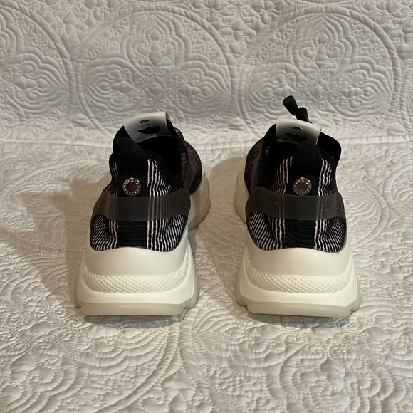 Steve Madden NY 90 sneakers, size 7.5 - Picture 4 of 16
